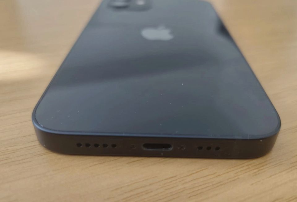 iPhone 12 · Schwarz – Originalfoto 4 von 9
