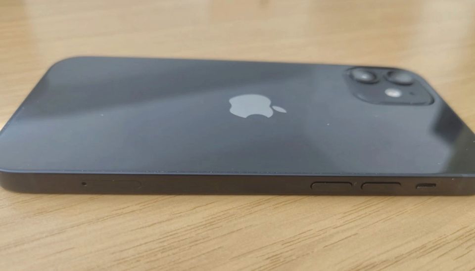 iPhone 12 · Schwarz – Originalfoto 5 von 9