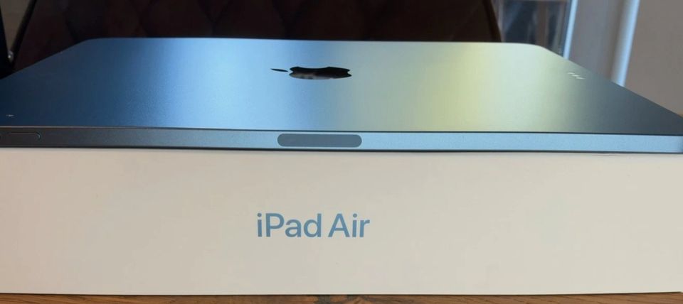 iPad Air 5. Generation · Blau – Originalfoto 3 von 11